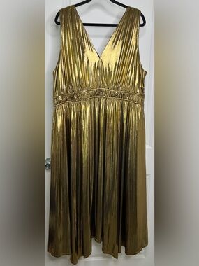 Torrid Gold Metallic Pleated Flowy Maxi Dress Size 3 V-Neck Occasion Formal